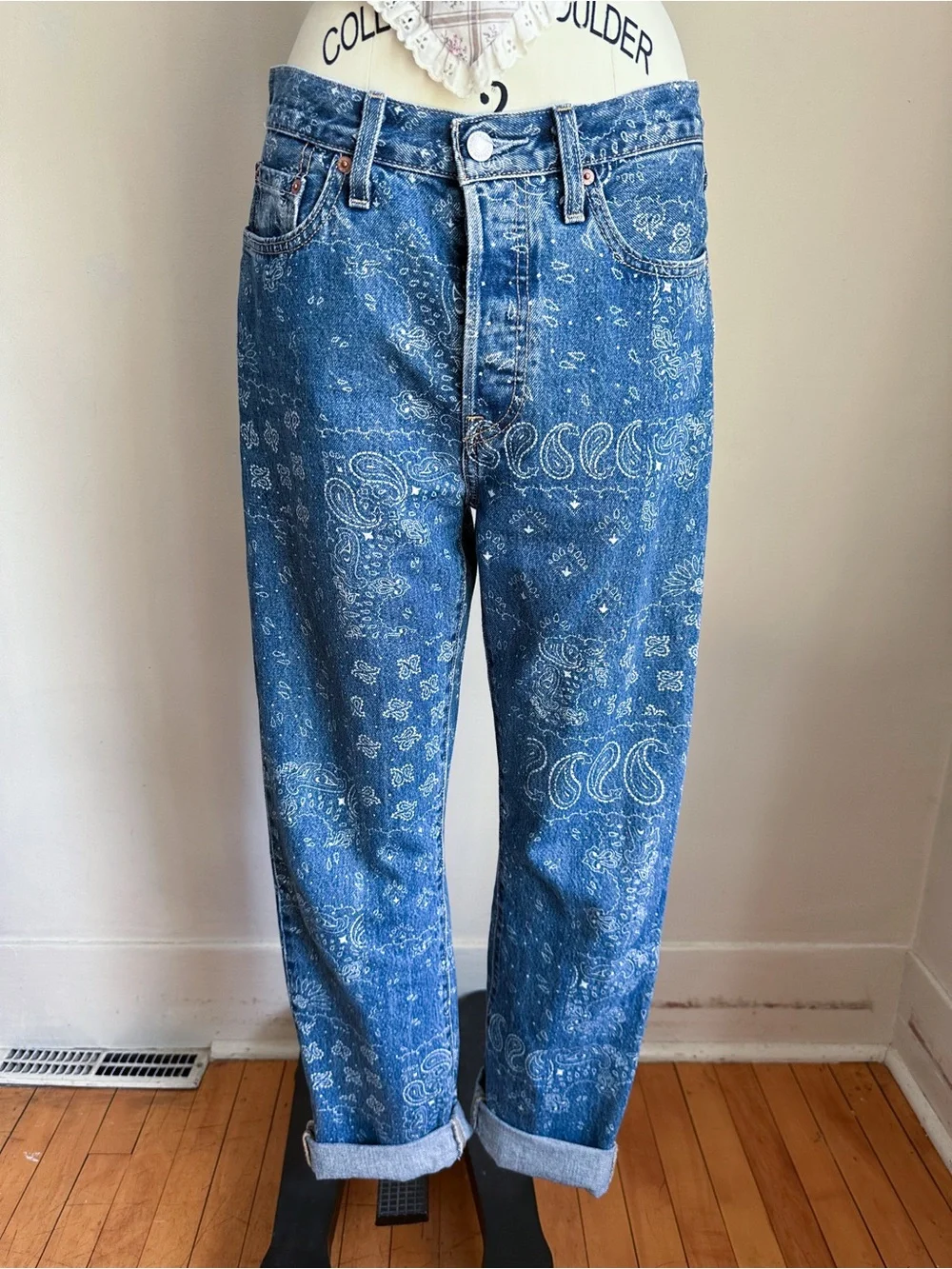 Levi’s 501 Blue Bandana Print Straight-Leg Jeans - Picture 3 of 9